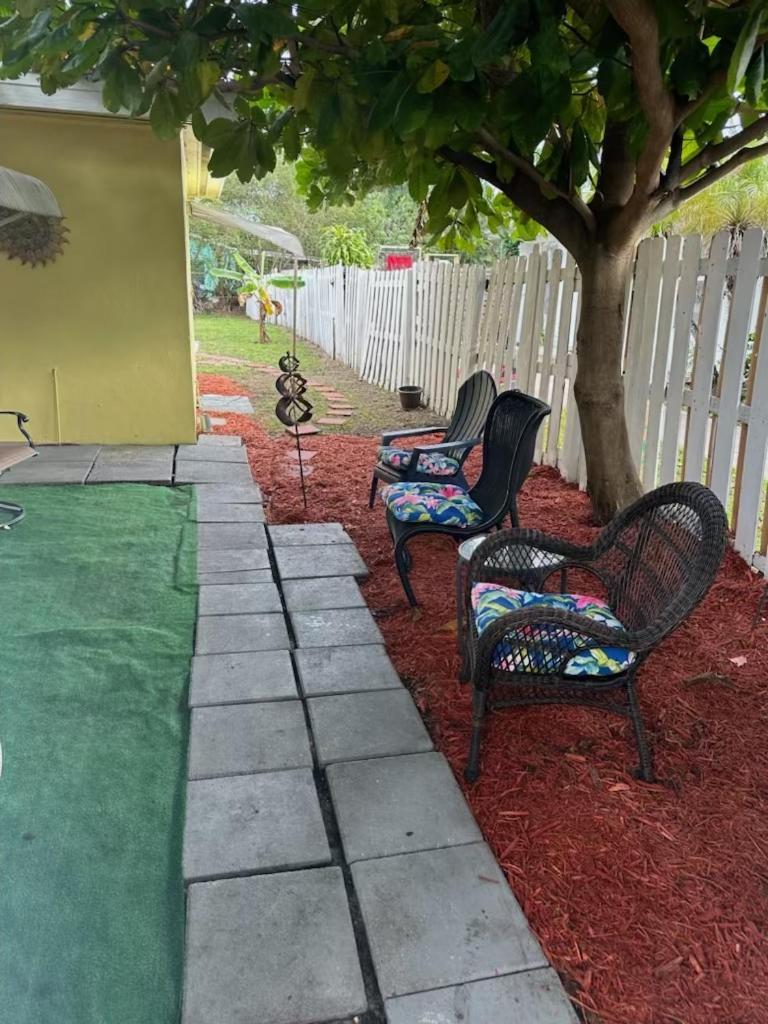 3 Bedroom House Fenced Backyard Private Patio Areas Grill Firepit Plenty Parking! Quick Access 10 Min To Beach Airport Delray West Palm Lake Worth Beach Extérieur photo